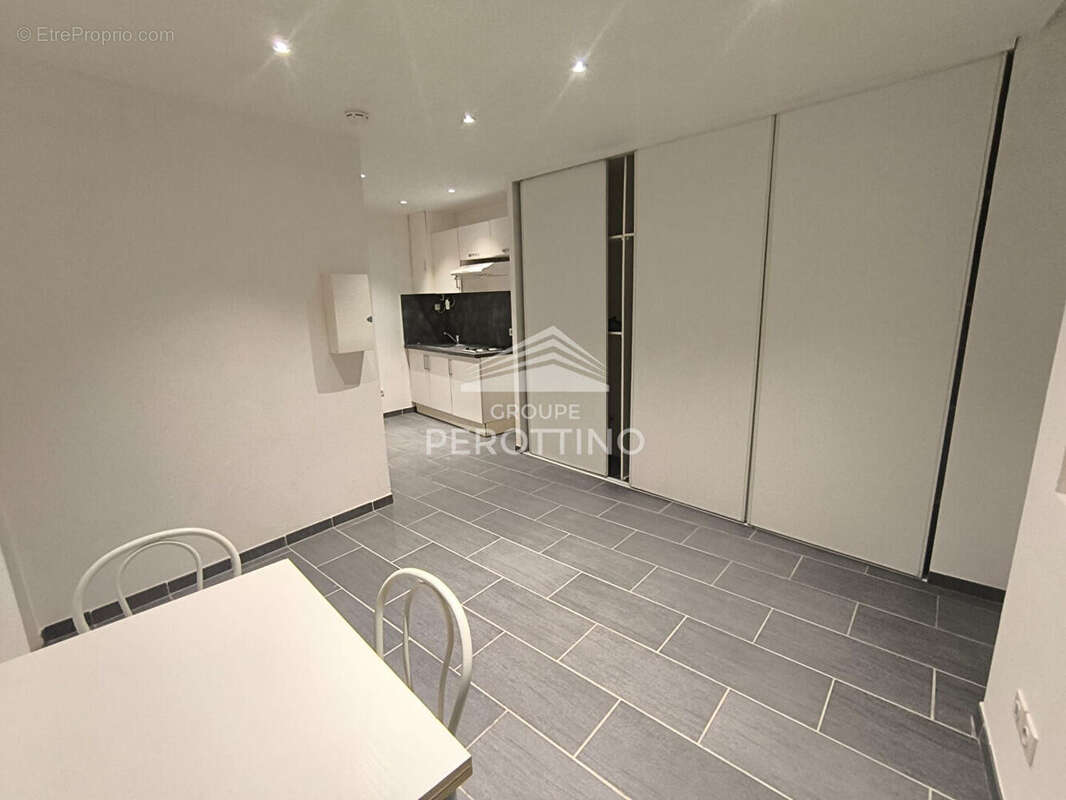 Appartement à ROQUEVAIRE