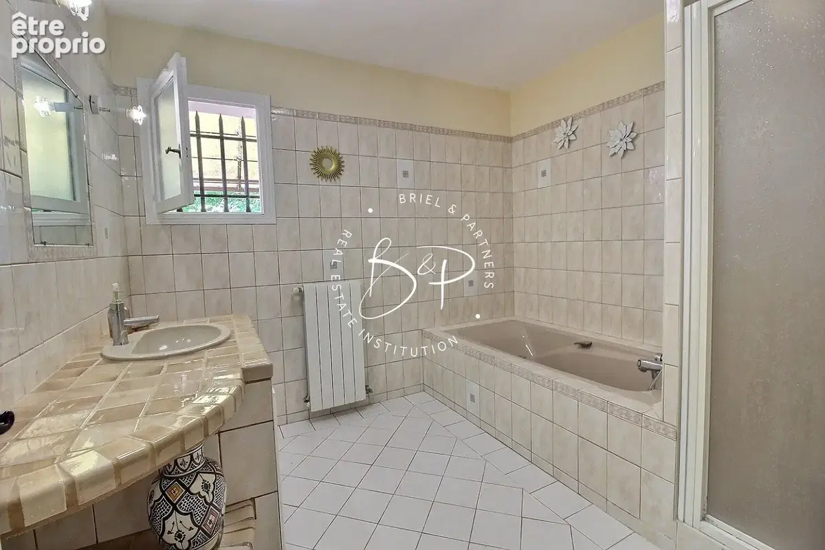 Maison Lorgues 175 m2 4 chambres dont 1 suite parentale, double garage, piscine - photo 11