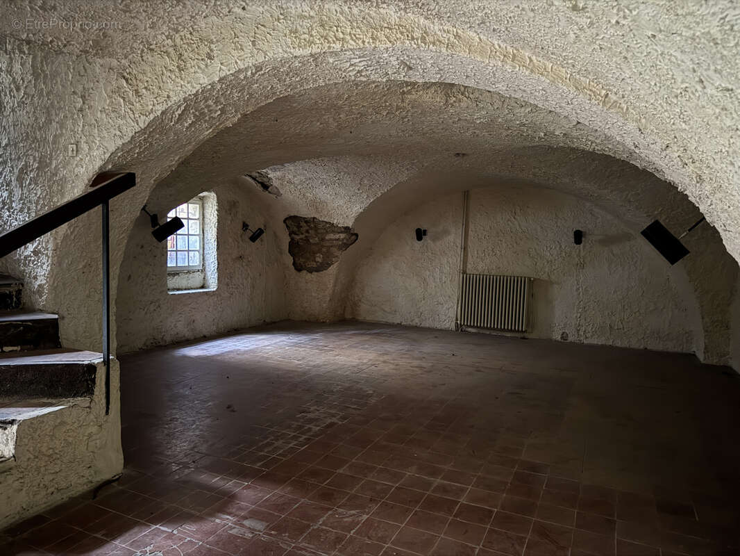 Maison à LA ROQUE-D&#039;ANTHERON