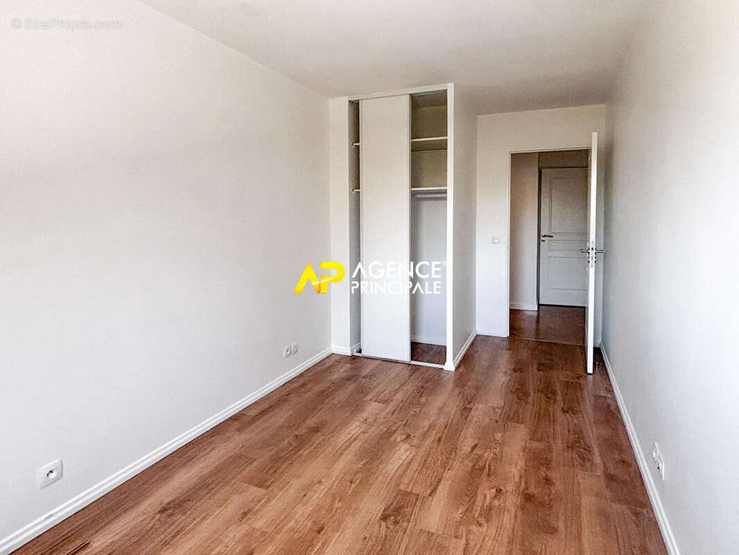 Sartrouville - La Vaudoire - Appartement 3 pièces 59.75 m² avec terrasse et parking - photo 12