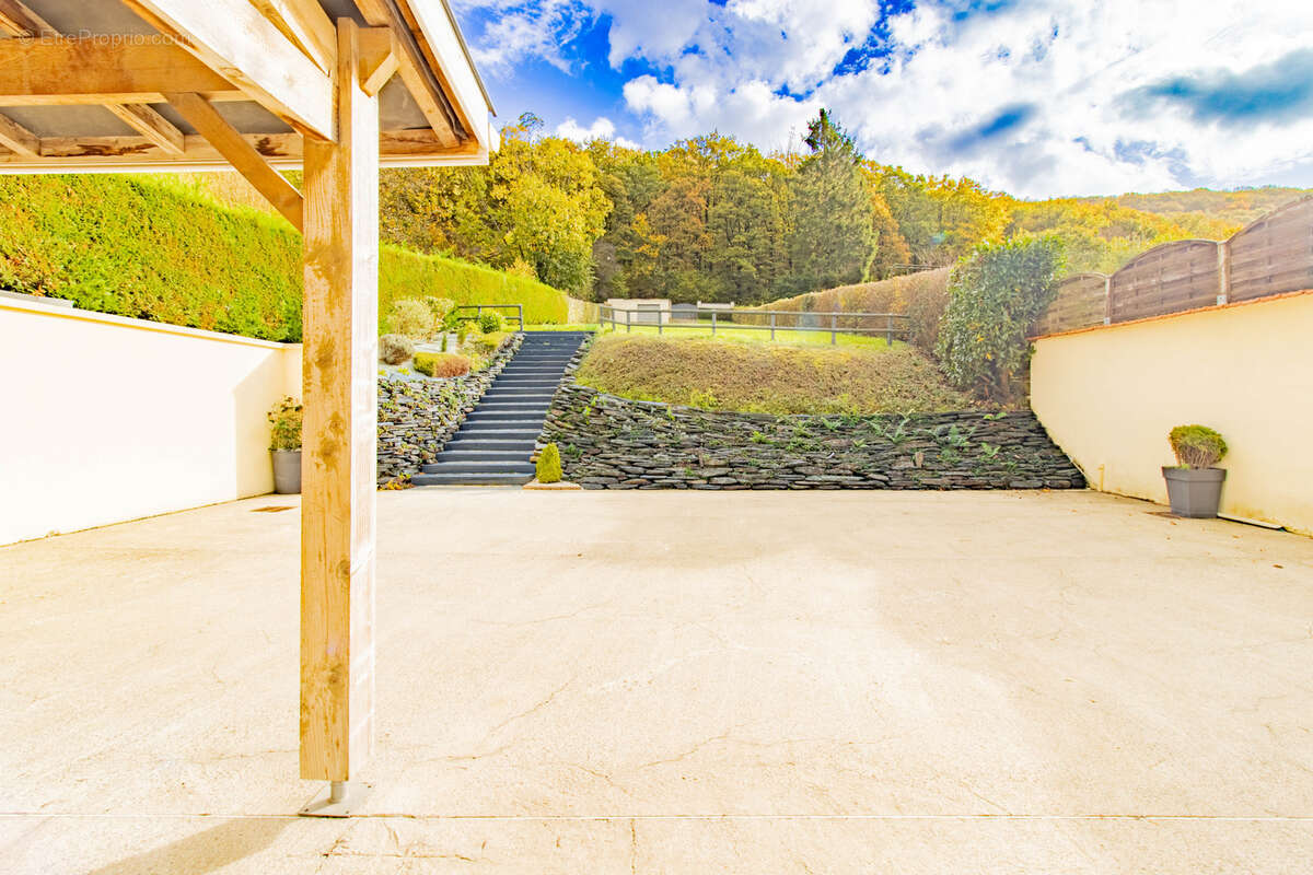 Maison à NOUZONVILLE