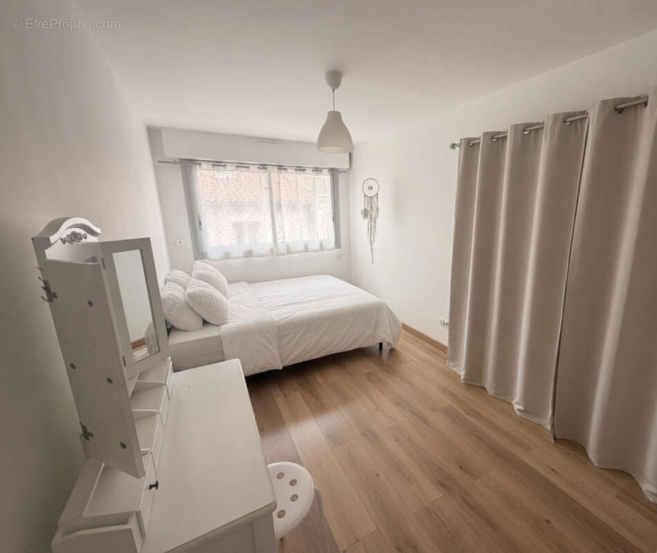 Appartement Proche centre ville Terrasse Ascenseur Sete 4 pièce(s) 71 m2 - photo 4