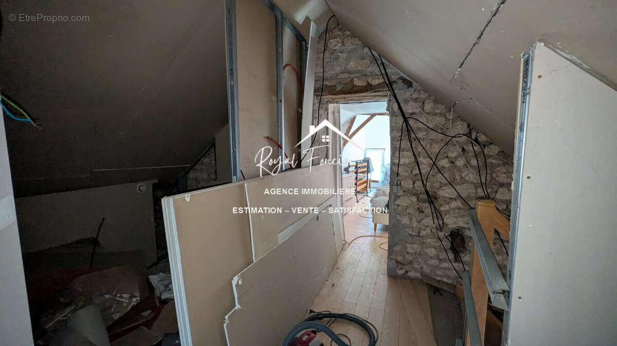 Palier à finir - Maison à ANTOGNY-LE-TILLAC