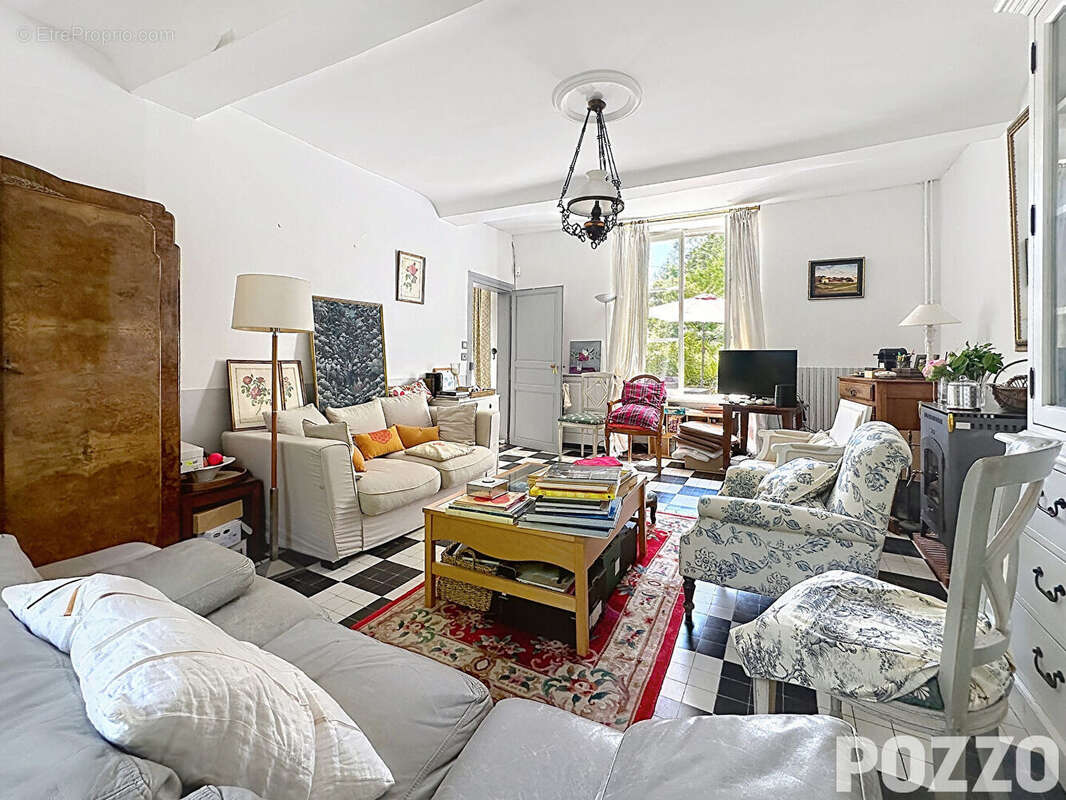A Vendre - Maison en pierres avec chambre d'hôtes - 7 pièce(s) 150 m² - Terrain d'environ 2196 m² - photo 4