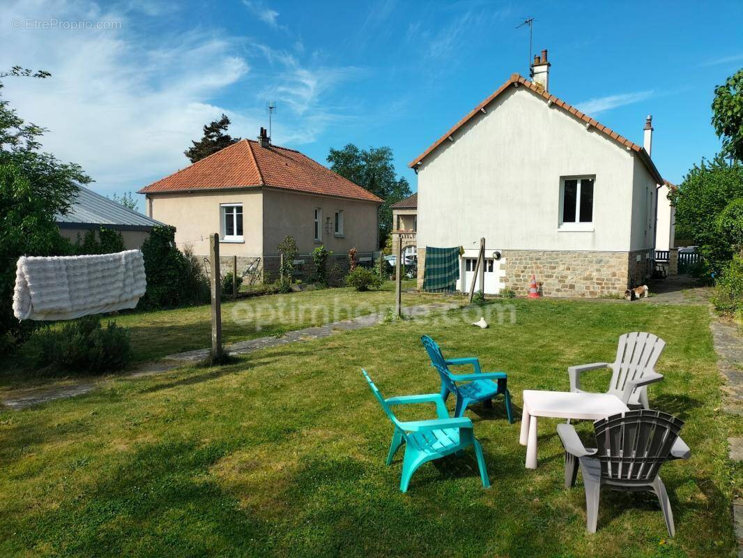 Maison à COMBOURG