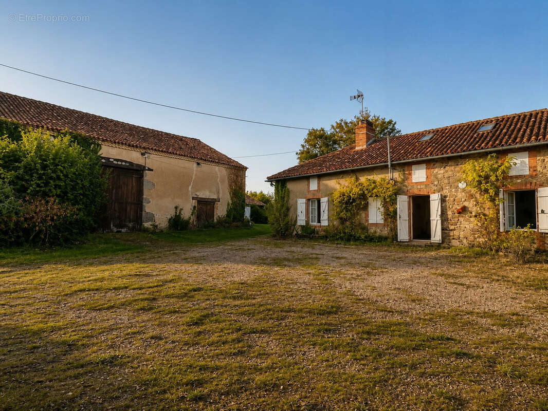 Maison à LUCHAPT