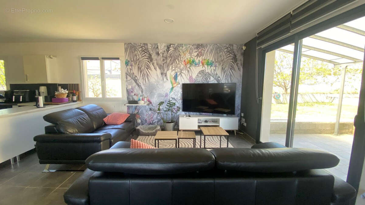 A vendre villa T5 de 158 m2 avec garage et piscine sur une parcelle de 1060 m2 à Narbonne - photo 5