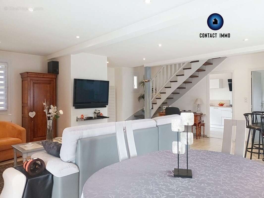 Maison à VARETZ