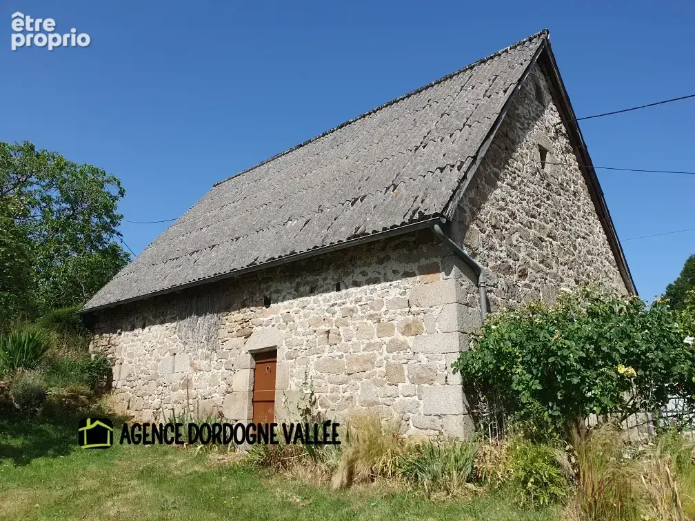 Propriété d'exception en xaintrie, 2,2 ha bois et prés attenants, dépendance ,trés bon état . - photo 17