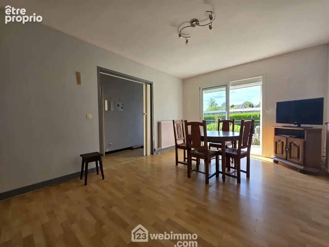 Une pièce de vie lumineuse à repenser selon vos envies, pour créer un intérieur qui vous ressemble