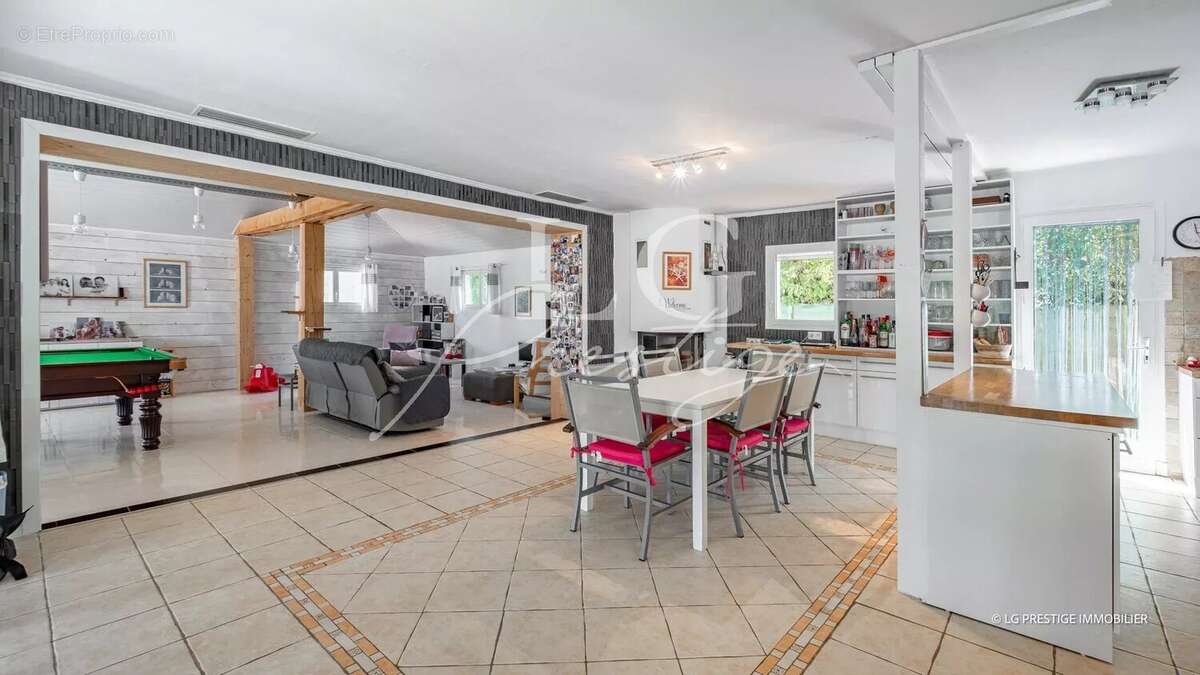 Villa de plain-pied avec piscine avec 5 000 m² de terrain - photo 4