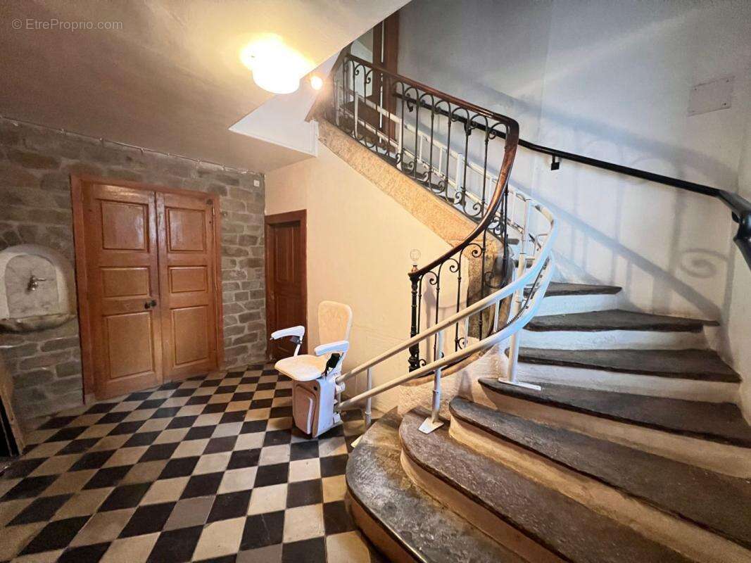 Maison 392 m² à Saint-Pons-De-Thomieres  - photo 3