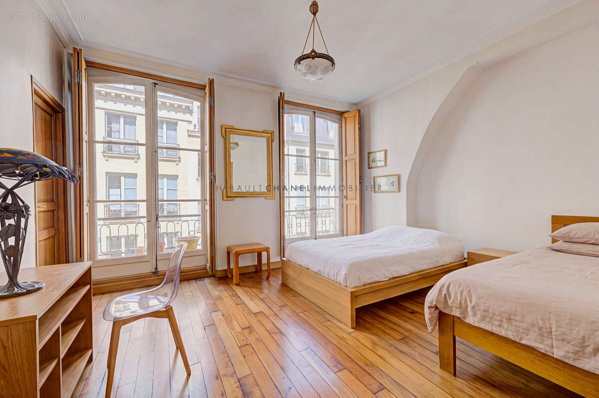 Appartement à PARIS-2E
