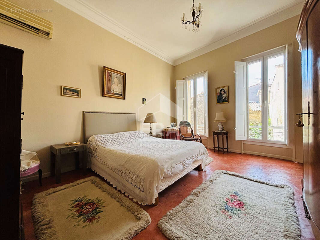 Maison 214m² à saint-mitre-les-remparts - photo 13