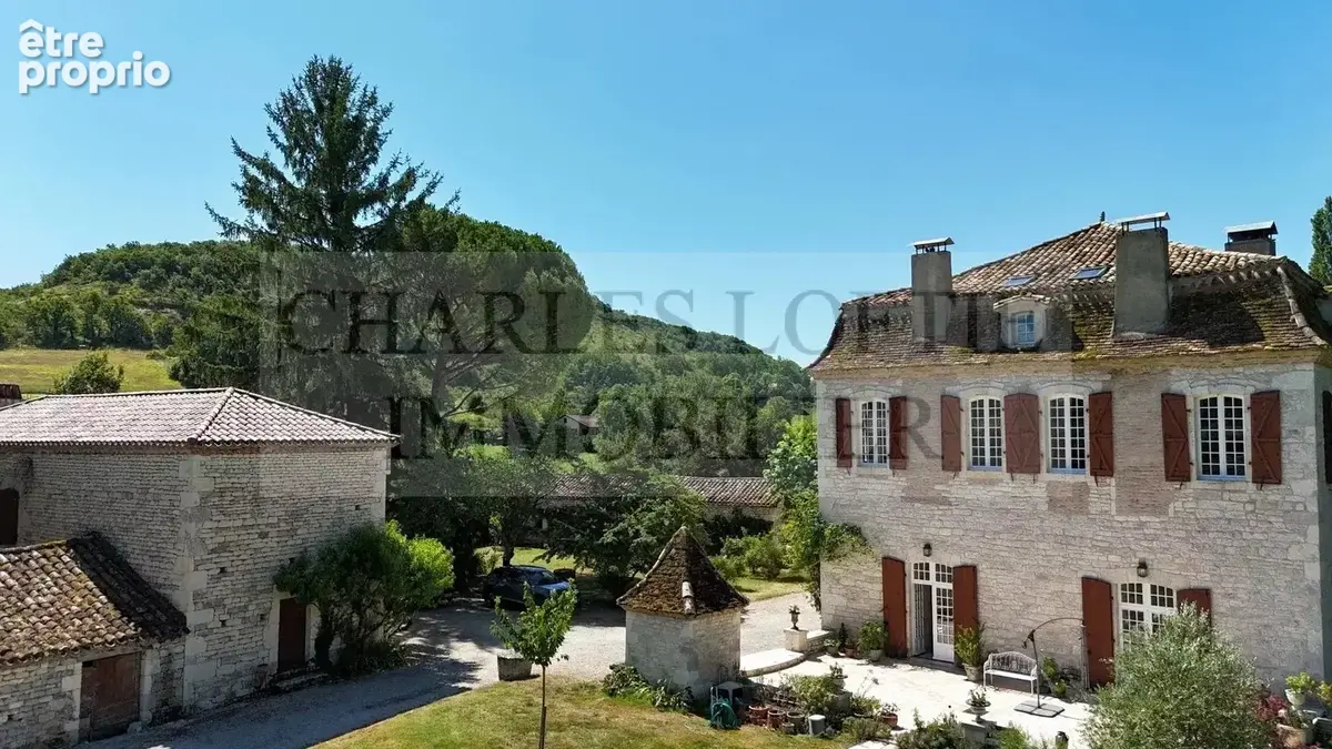 Maison de Maître, dépendances et pisicne, sur 11 ha - photo 2