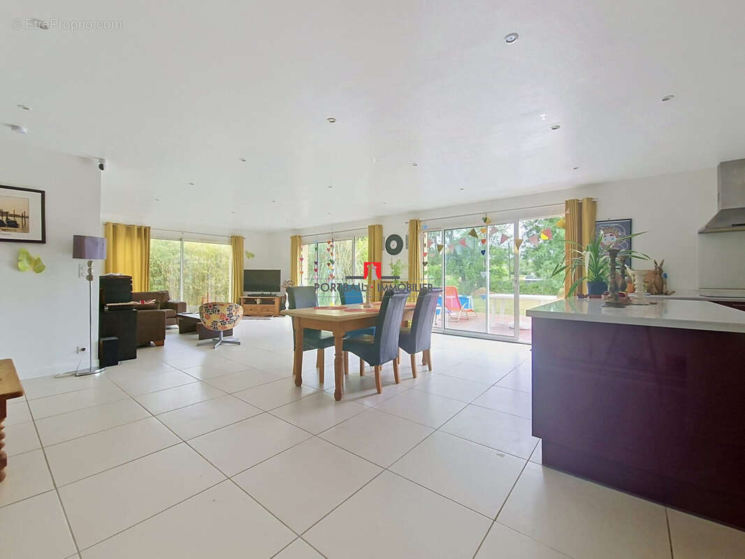 Maison 143 m² à Saint-Andre-De-Cubzac  - photo 2