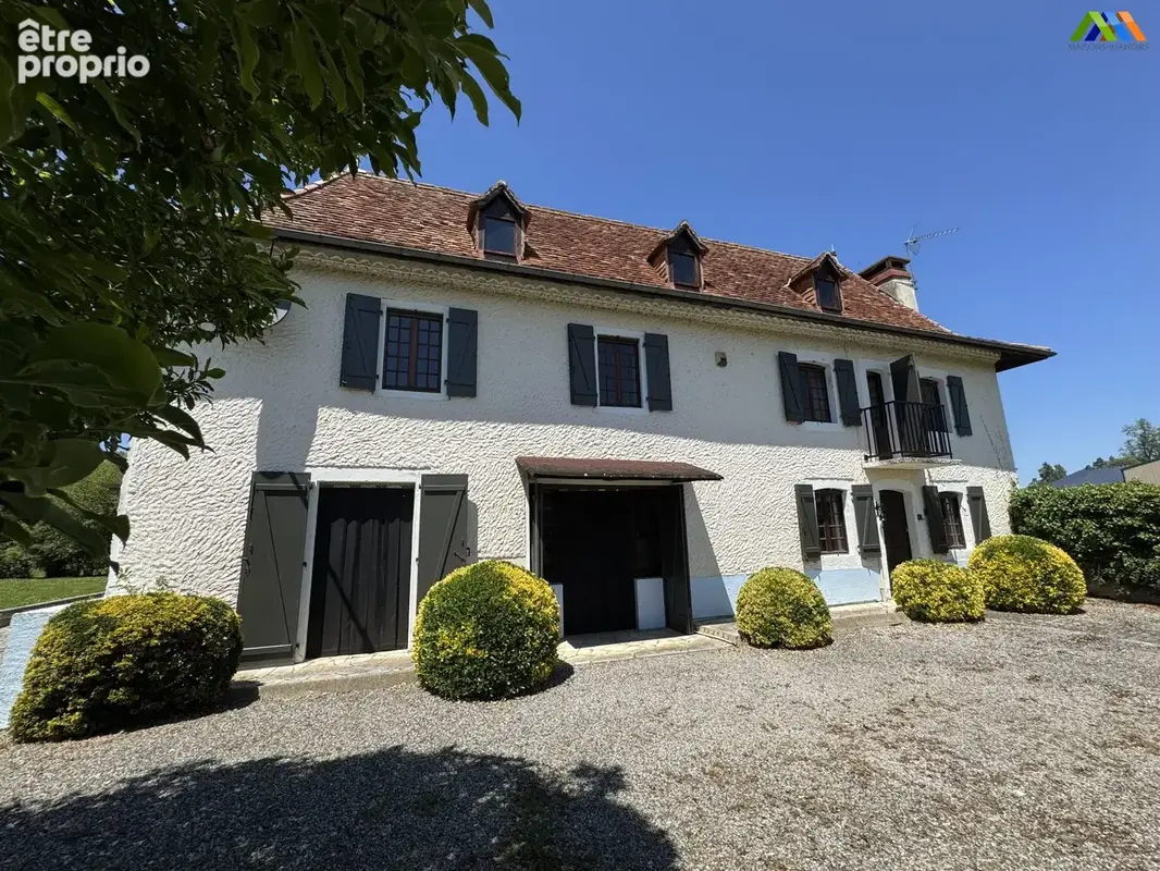 Old stone house Pyrenees Atlantic - Maison à SAUVETERRE-DE-BEARN