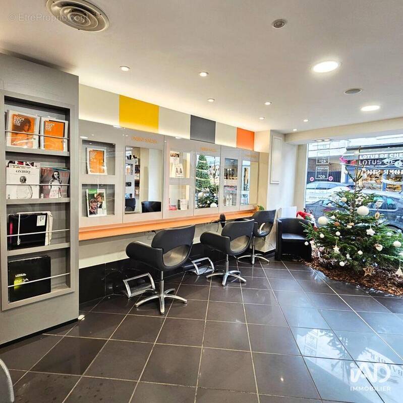 Photo 1 - Commerce à CHANTILLY