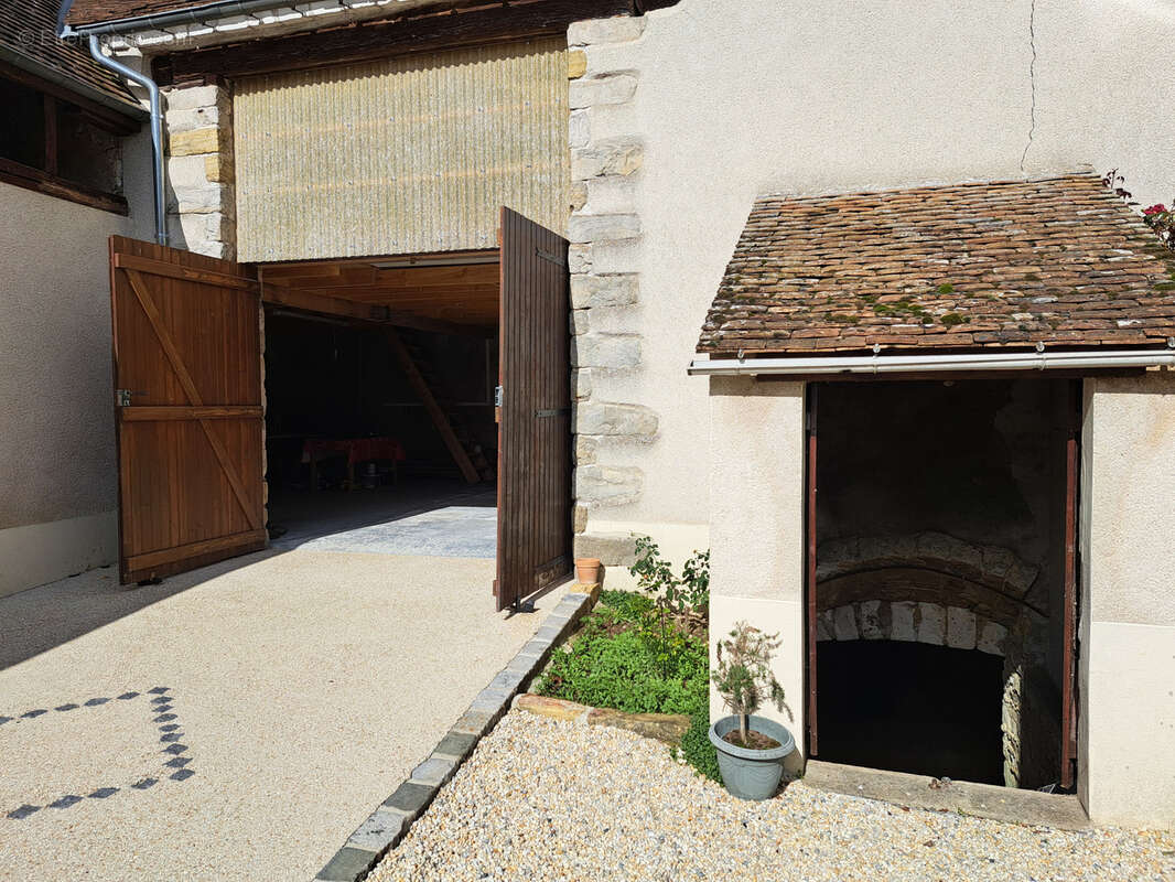 Maison à PONT-SUR-YONNE