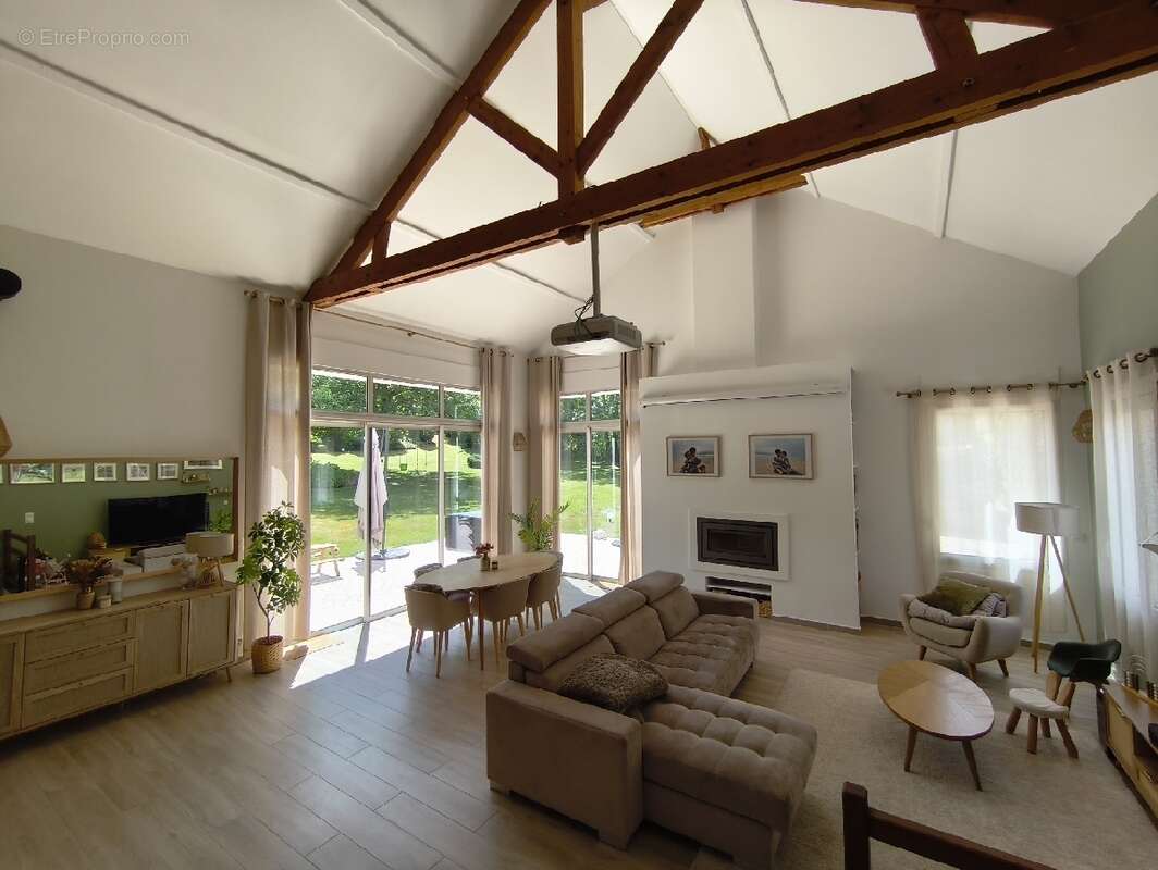 Maison 176 m² à Nesles-La-Vallee  - photo 5