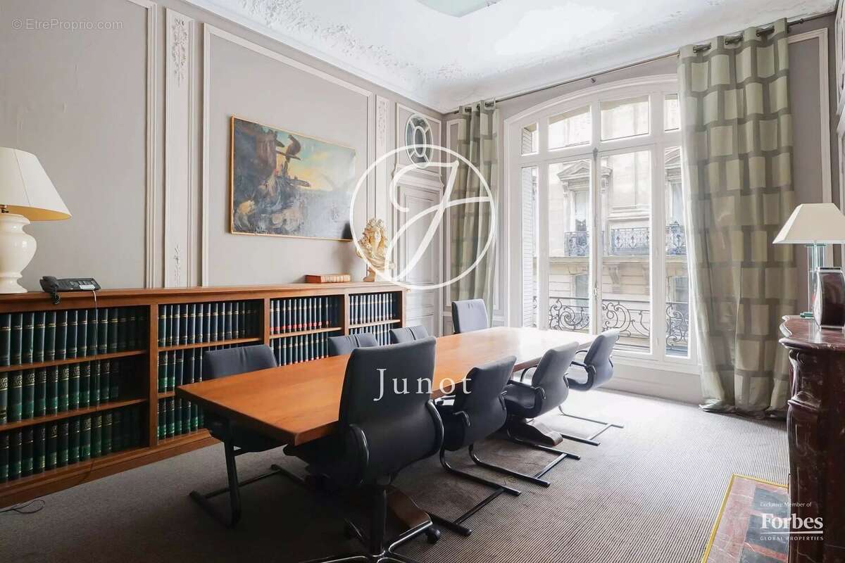 Paris 16e - IENA /  PLACE DES ETATS-UNIS -  Appartement mixte à vendre - 18 pièces - 452,64m² Carrez. - photo 22