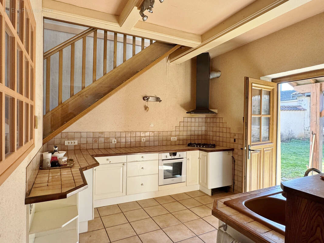 Maison T5 + annexes au calme - photo 6