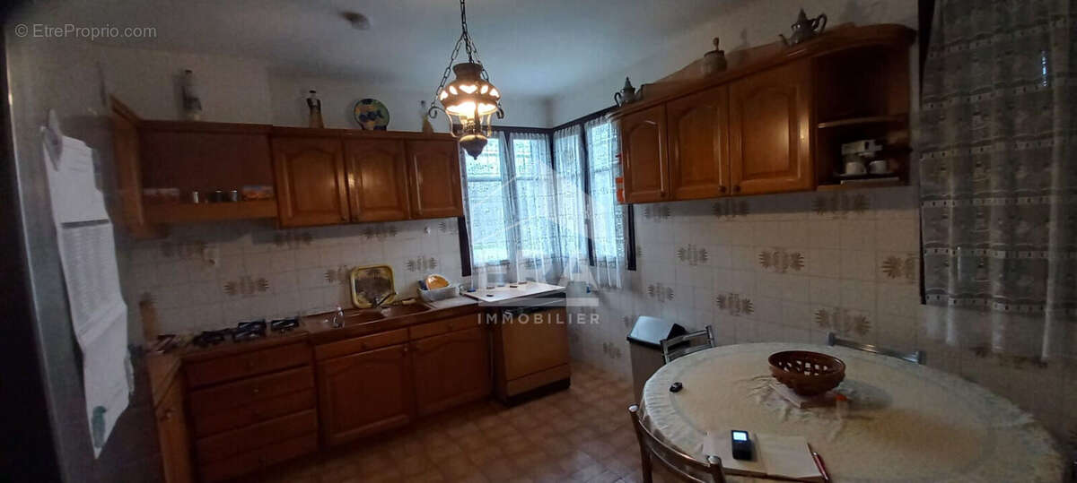 Maison à SIMIANE-COLLONGUE