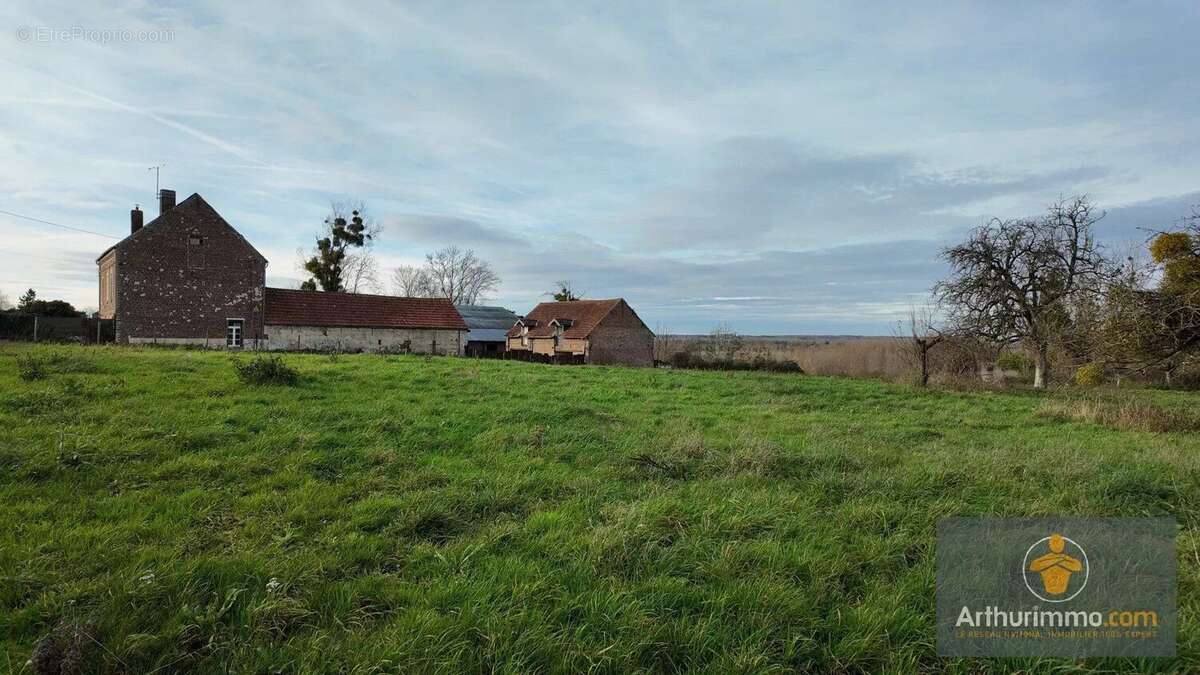 Terrain à AMIGNY-ROUY