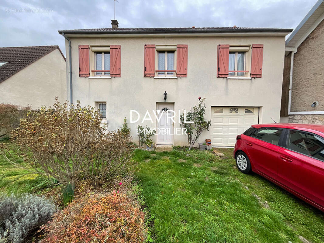 Maison à MAURECOURT