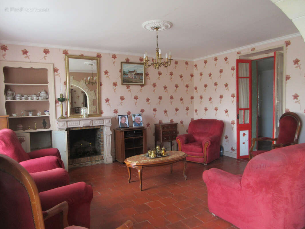 Grande maison sur Prissac avec 3 garages ! - photo 3