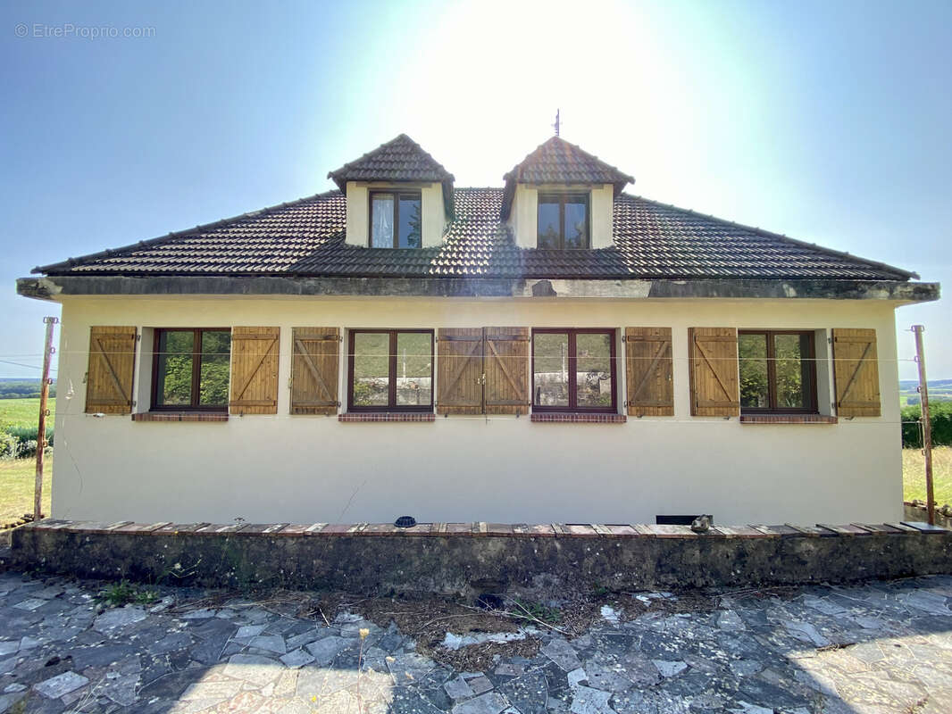 Maison à SAINT-VICTOR-DE-BUTHON