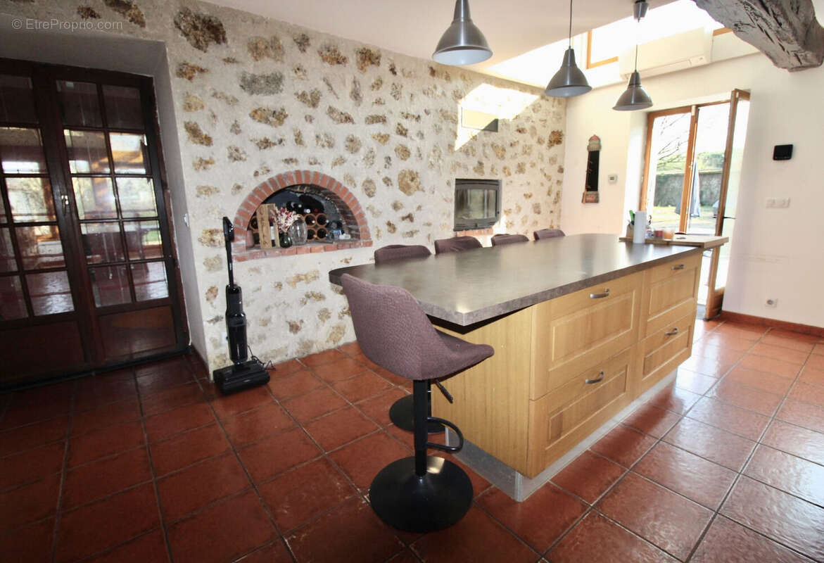 Maison à LE MESNIL-SAINT-DENIS