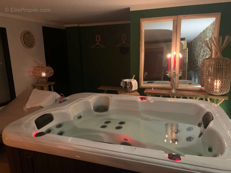 Commerce à SAINT-VAURY