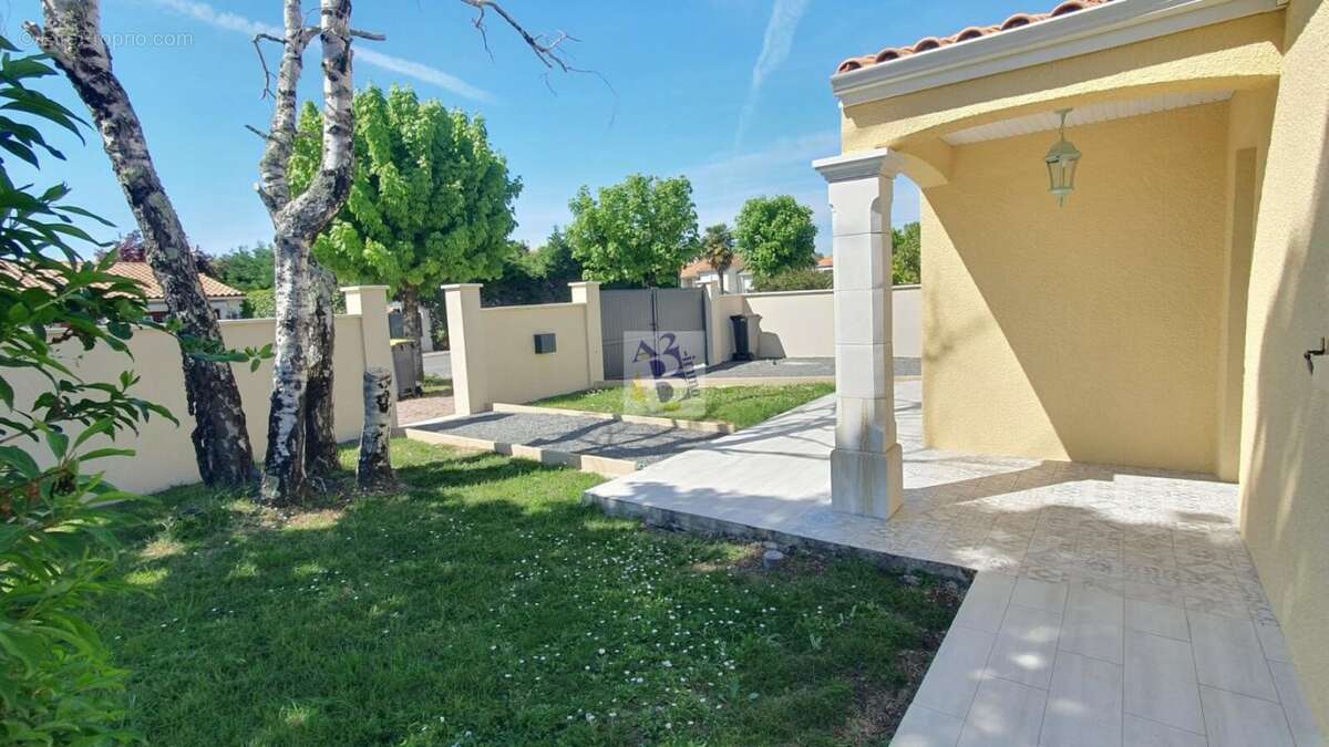 Maison à SAINT-YRIEIX-SUR-CHARENTE