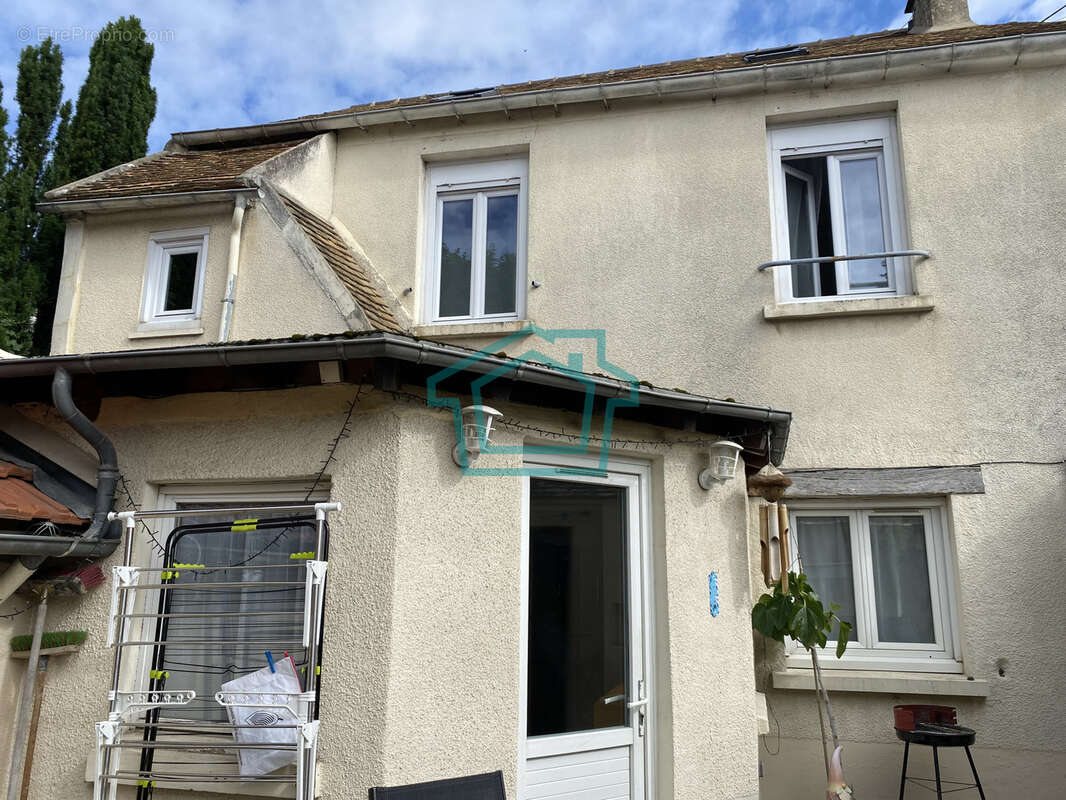 Maison à LA QUEUE-LES-YVELINES