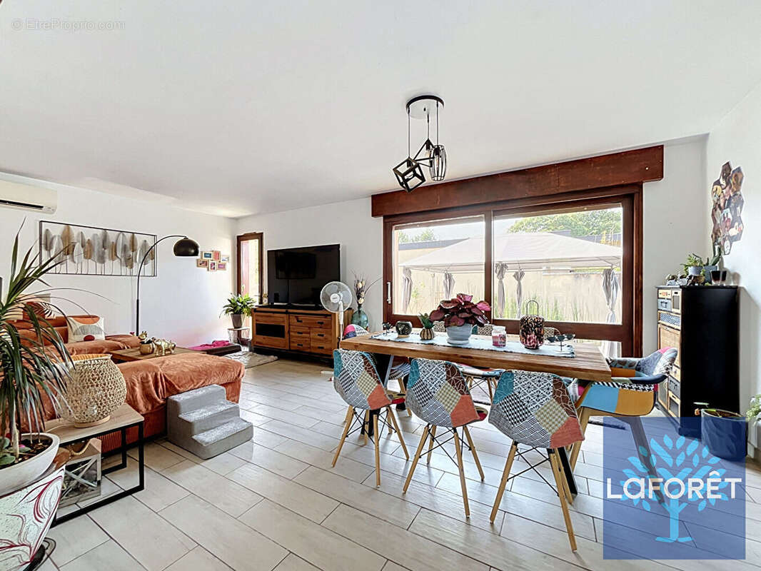 Charmante maison de plain-pied avec piscine chauffée et vue sur la forêt - photo 3