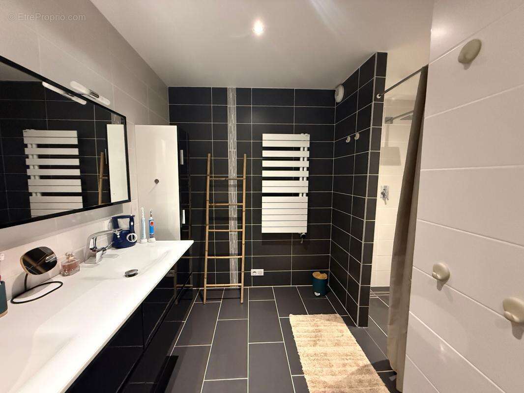 Appartement à VIVIERS-DU-LAC