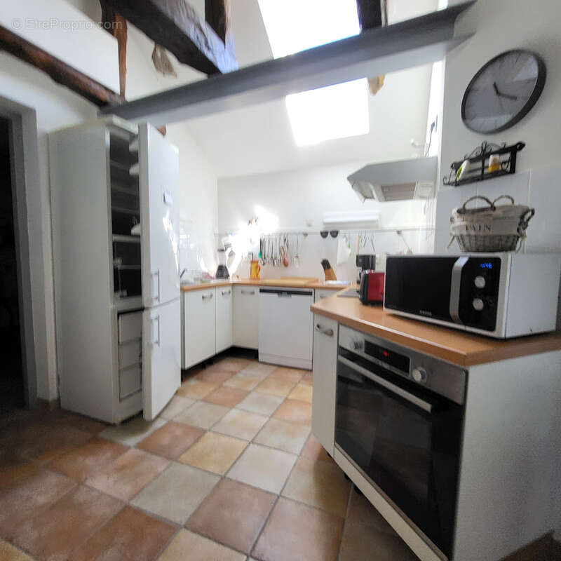 Maison en pierres mitoyenne d'un côté. - photo 7