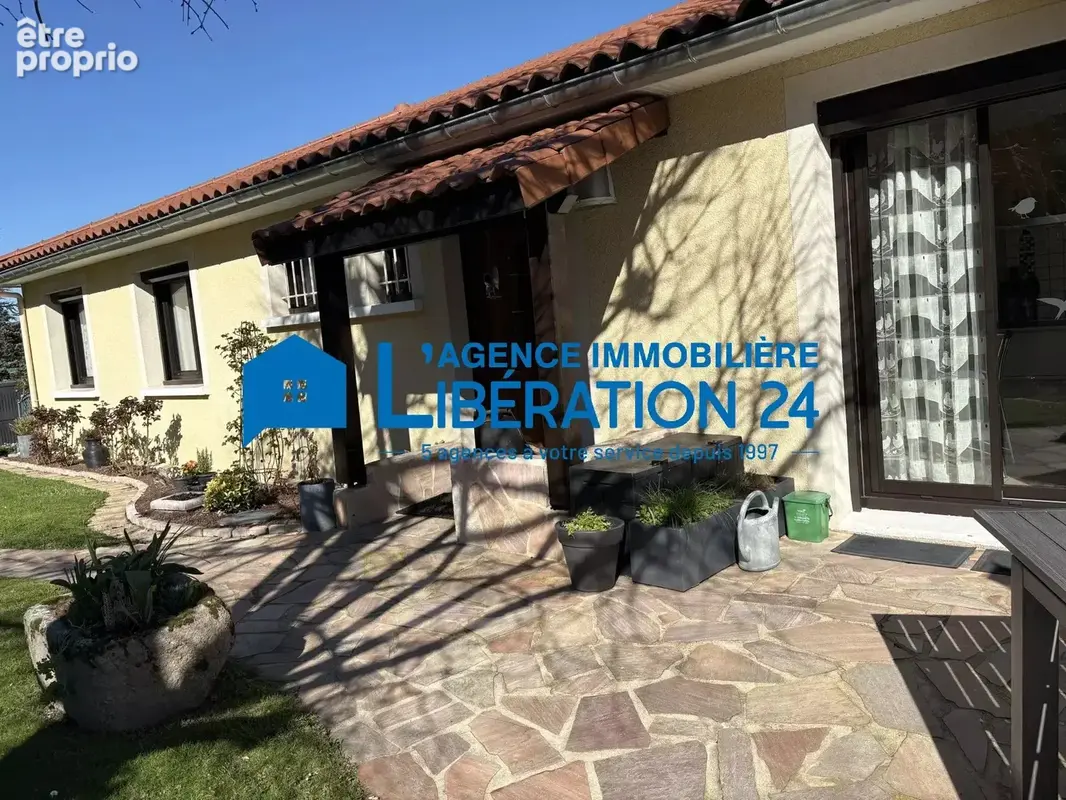 Maison familiale de 193 m² à Saint-Genest-Lerpt - photo 27