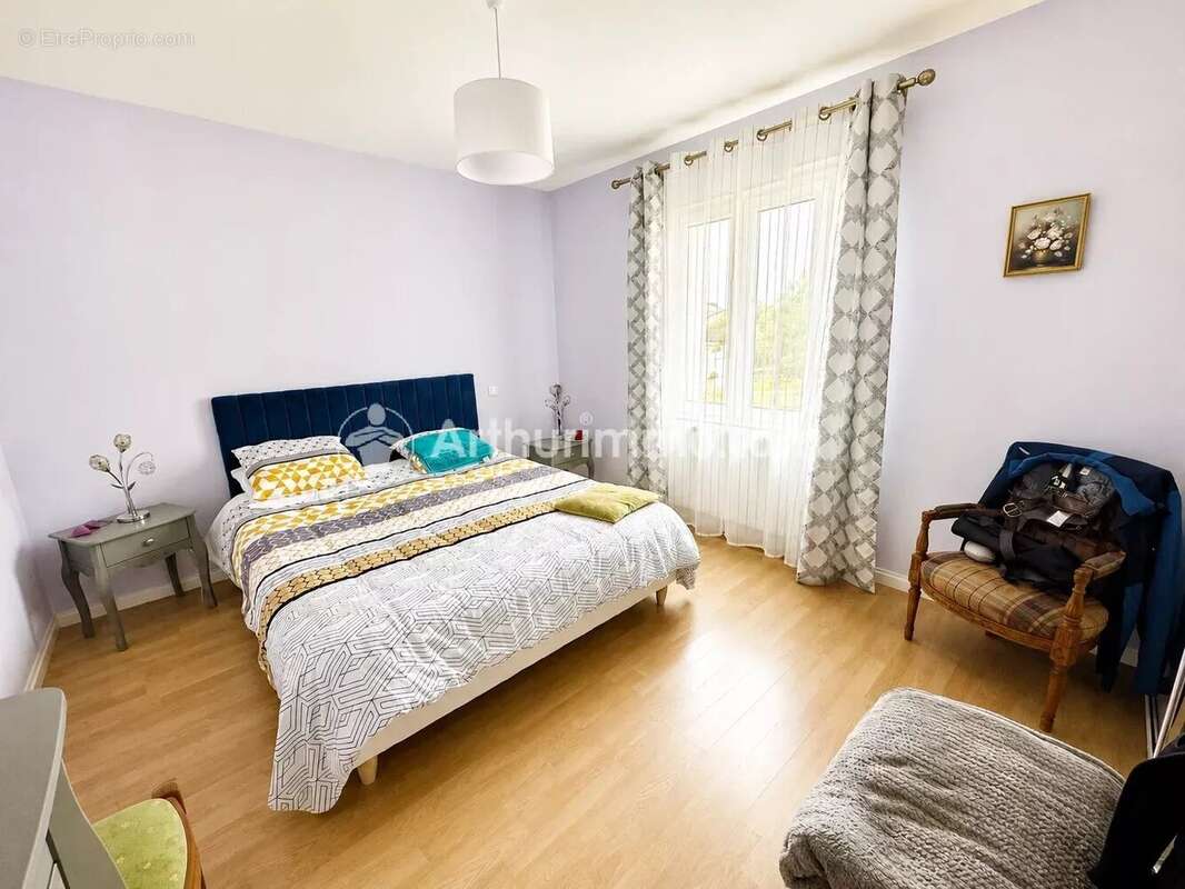 Maison de plain-pied – 2 chambres, terrain 700 m², garage, véranda - photo 7
