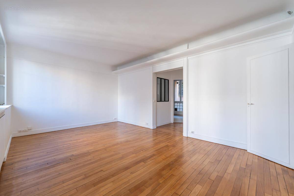 Appartement à PARIS-14E