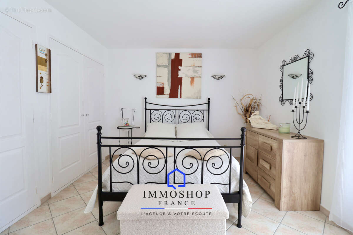 Maison à SIMIANE-COLLONGUE