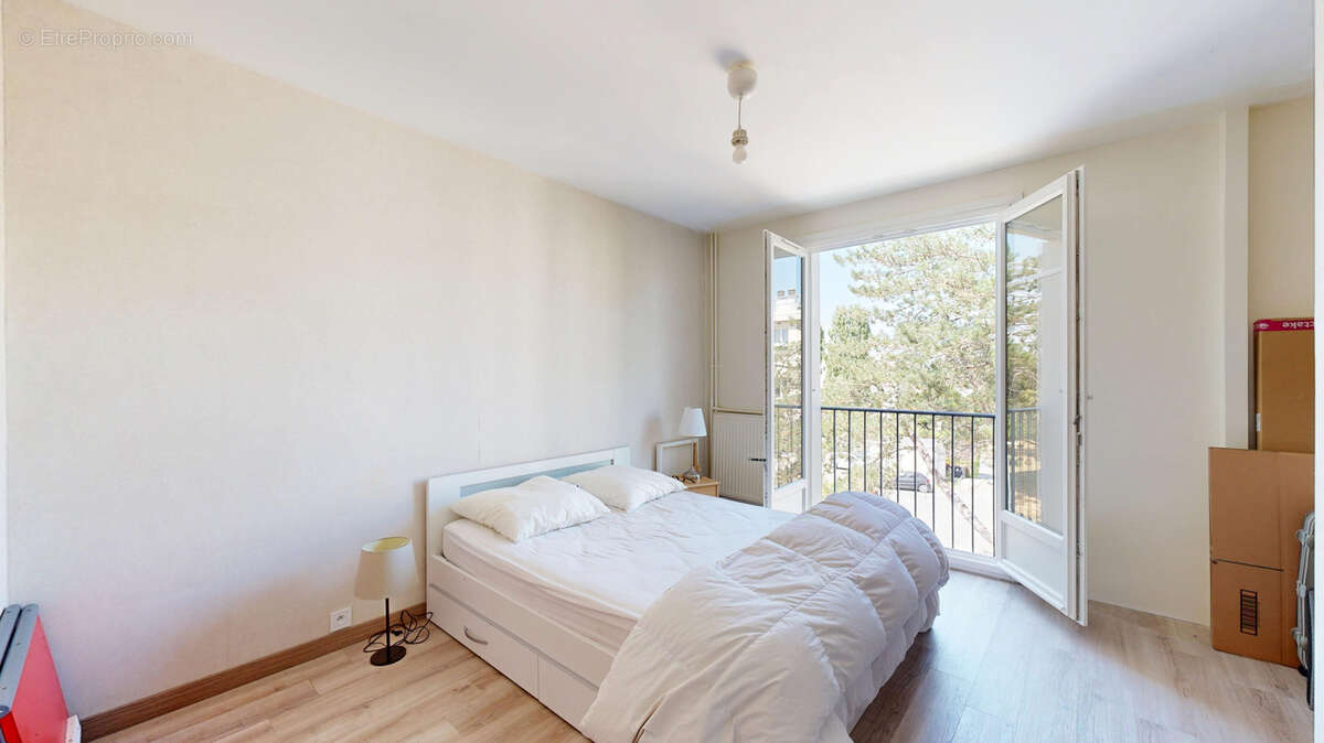 Les clayes sous bois, appartement avec balcon, cave et parking. - photo 5