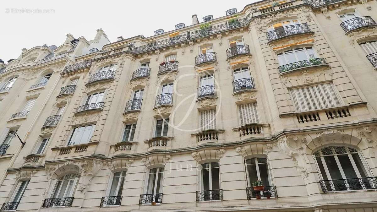 Appartement à PARIS-16E