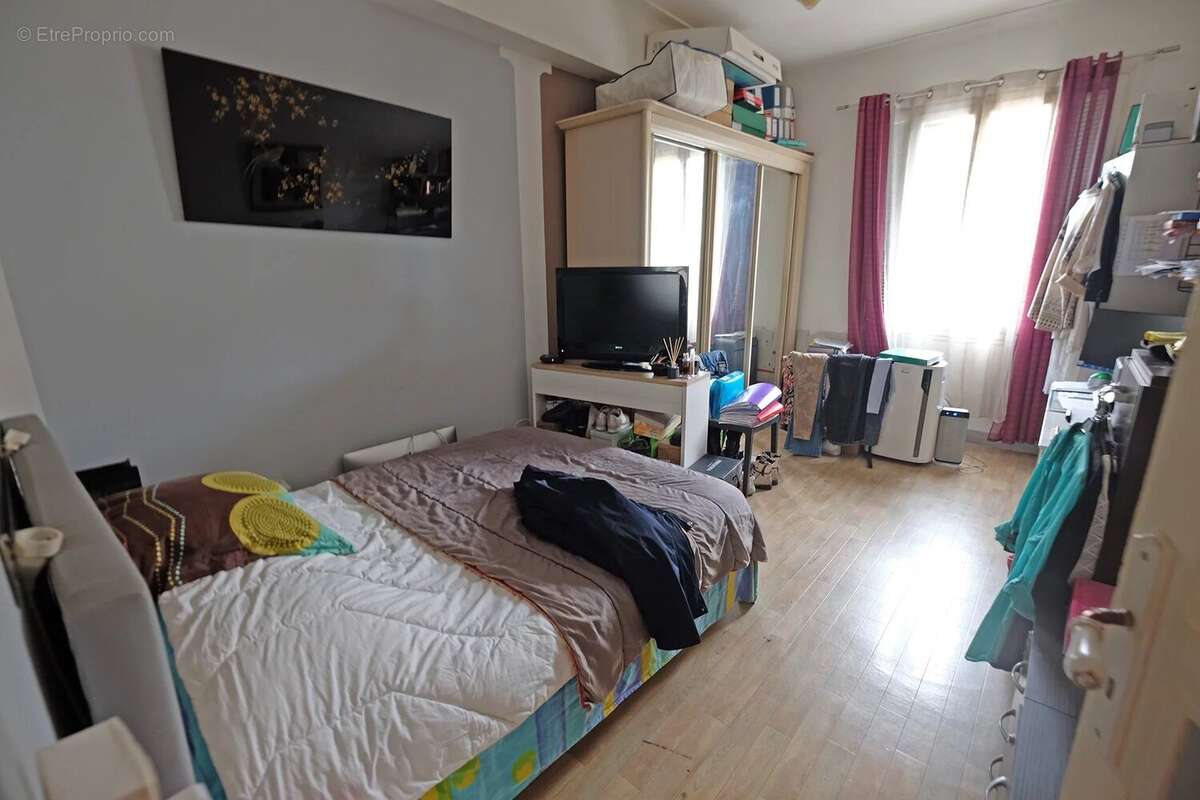 Appartement à SAINT-LAURENT-DU-VAR