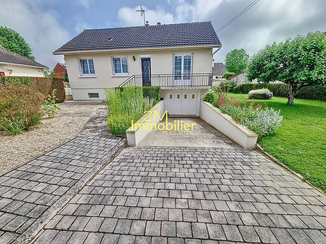 Maison à VAUX-LE-PENIL