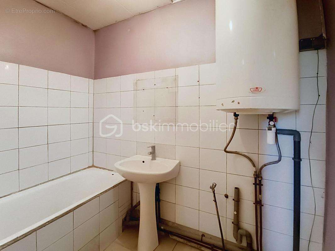 Maison a renover en deux parties avec terrain - photo 18
