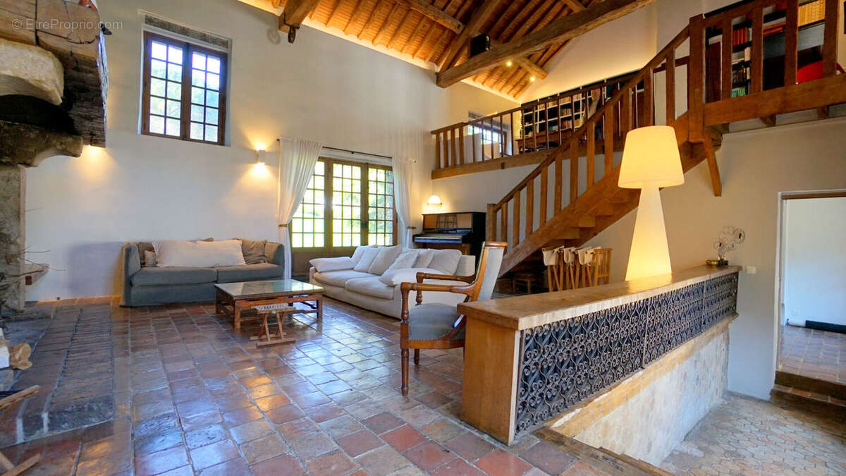 Maison à MEZIERES-SUR-SEINE