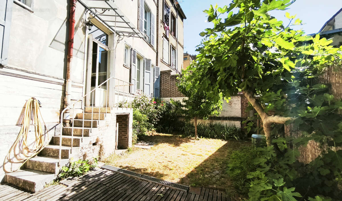 Très bel appartement rez de chaussée de centre ville avec jardin privatif - photo 10