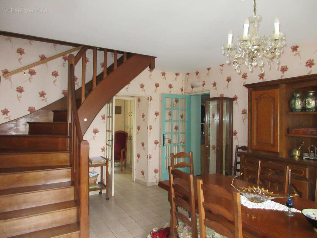 Grande maison sur Prissac avec 3 garages ! - photo 4
